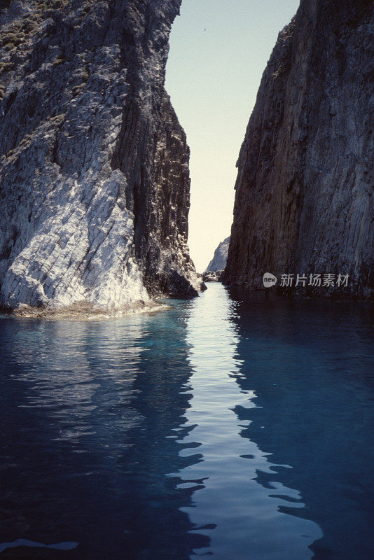 蓬萨岛，海景，蓬廷群岛。1991年滑动扫描。意大利