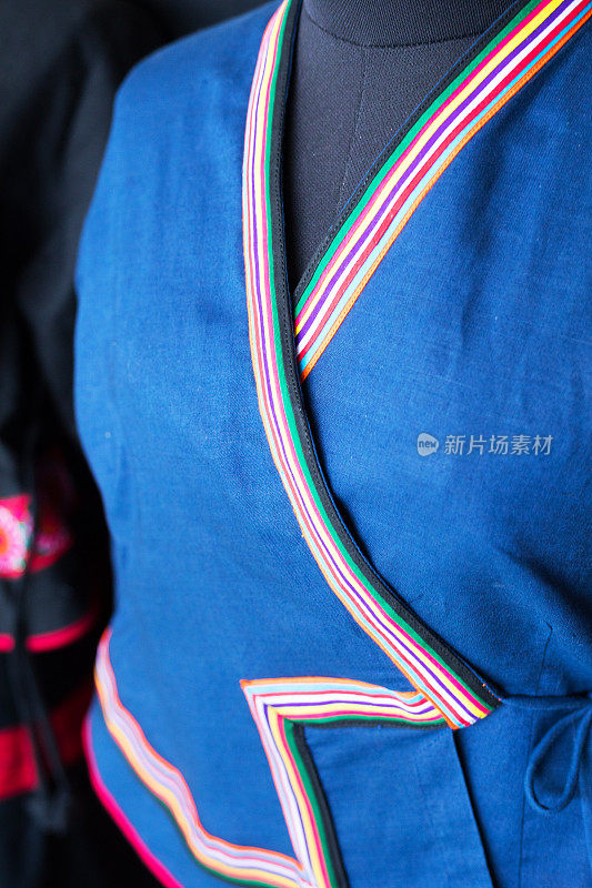蓝色的泰国传统夹克