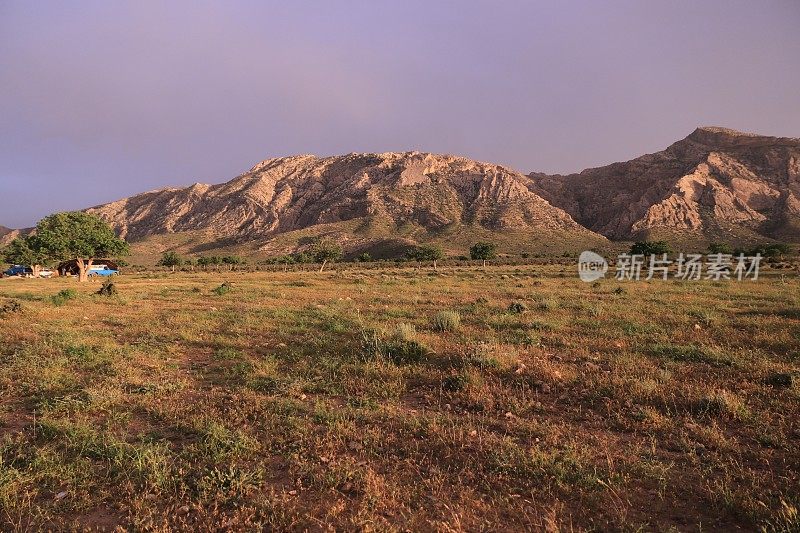 伊朗设拉子扎格罗斯山的游牧者营地