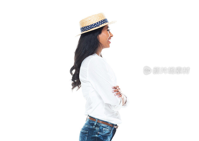 美丽的拉丁美洲女性在可爱的服装在白色的背景-双臂交叉