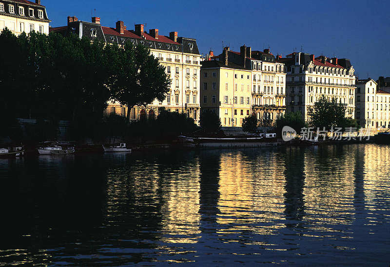 河流-里昂，法国的首都城市Auvergne-Rhône-Alpes地区，坐落在Rhône和Saône河流的交汇处-鸟瞰图