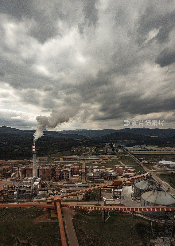 工业铝厂鸟瞰图圣Cibrao加利西亚西班牙