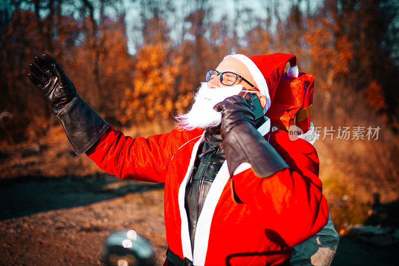 摩托车上的圣诞老人