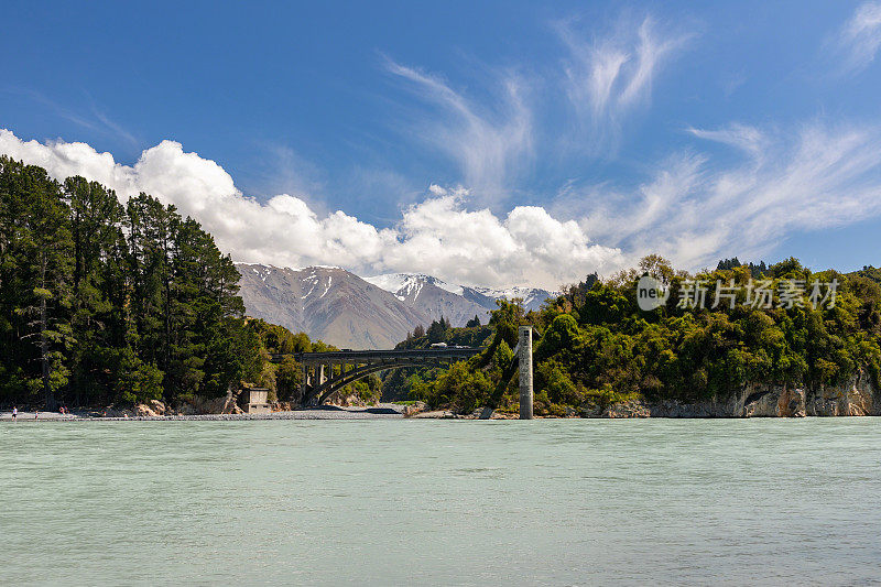 拉卡亚峡谷与大桥，新西兰奥蒂亚亚，春天，一天