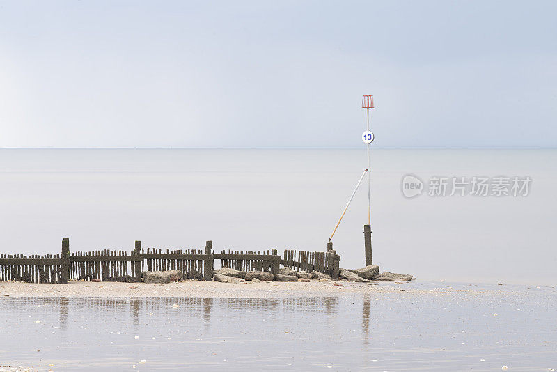 防波堤和标记