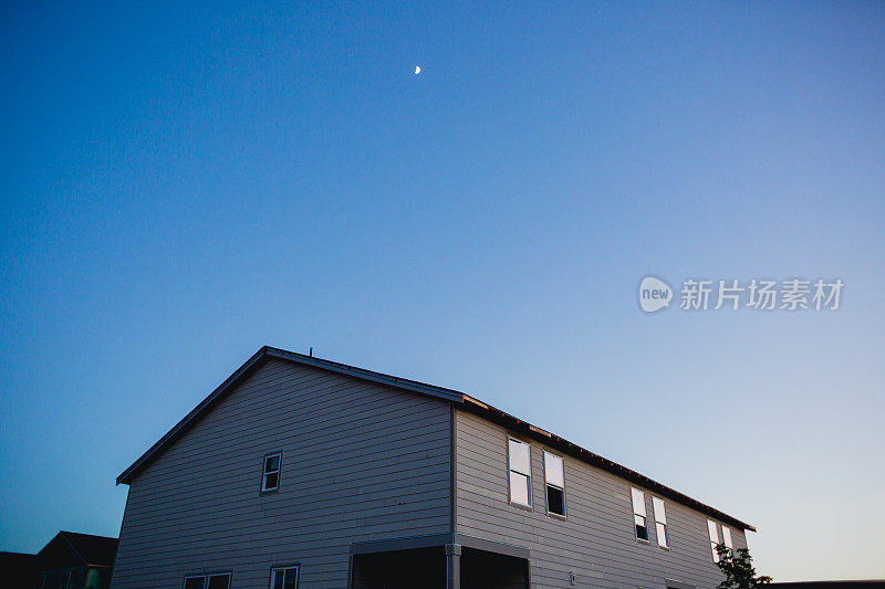 在建联排房屋