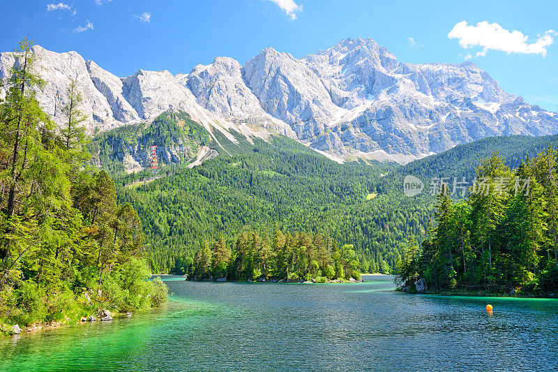 Eibsee湖和Zugspitze山