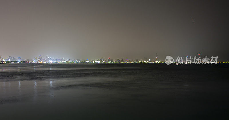 夜晚的科威特湾