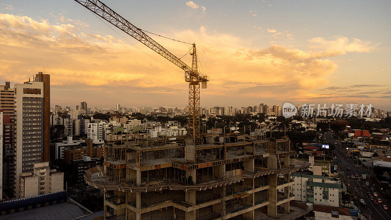 正在建设的建筑在城市