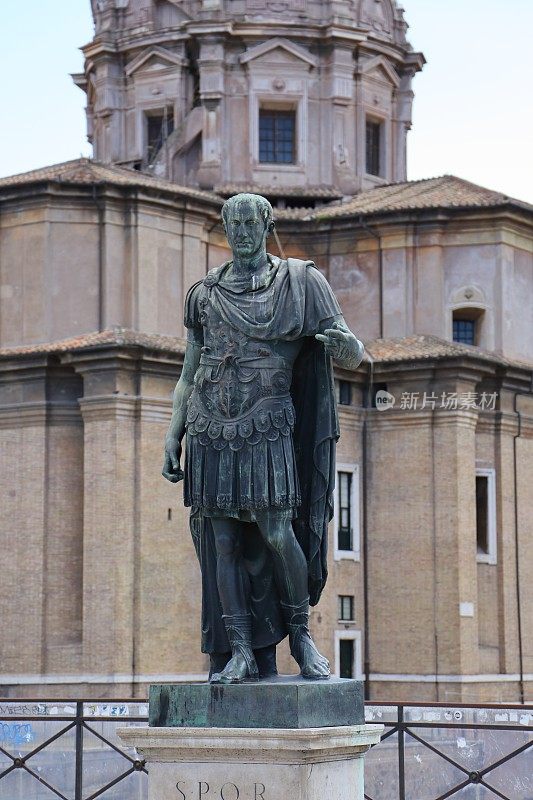 罗马的凯撒大帝雕像