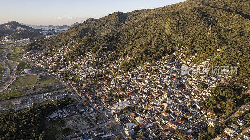 山区、海区公路、居民楼