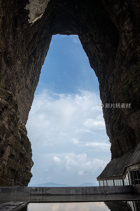 在天门山的天门后面