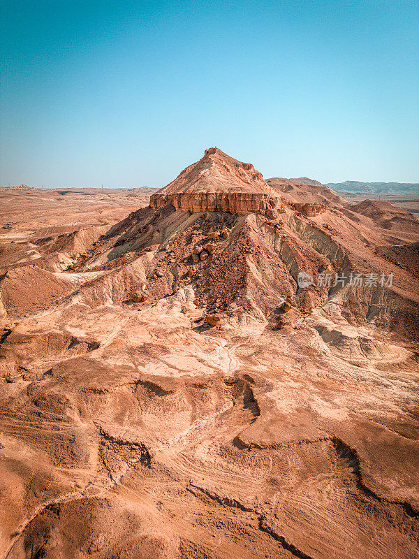 以色列米茨佩拉蒙地区夏季内盖夫沙漠全景航拍照片