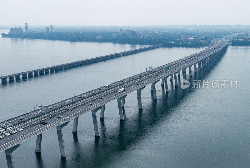 蒙特利尔高速公路的奥诺瑞姆-梅西尔大桥