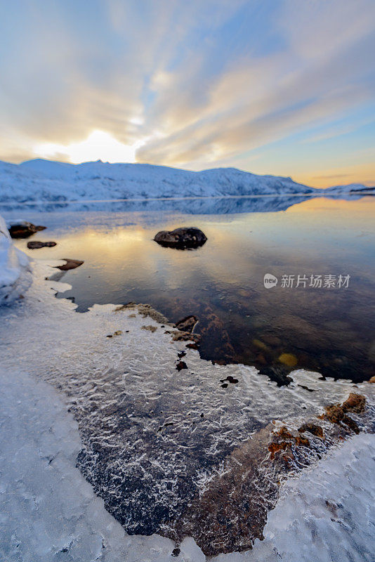 挪威冬日的日落，冰天雪地