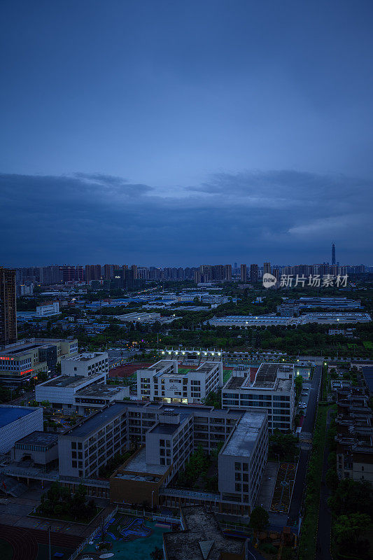 夜间商业城市现代建筑