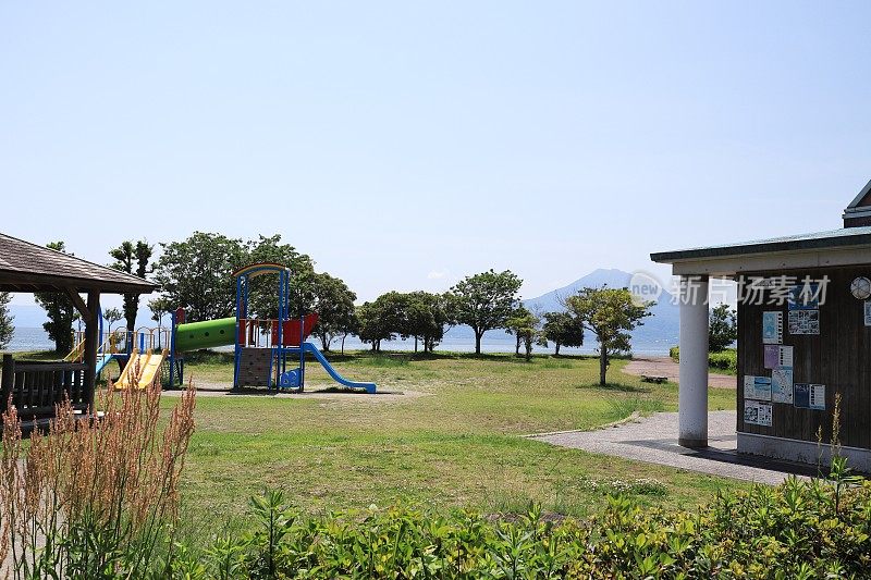 渚公园Aira游乐场设备与樱岛的景色