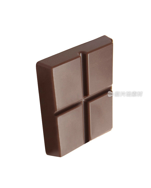 白色背景上的一块块巧克力