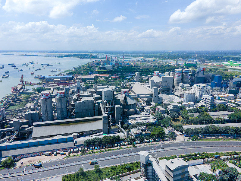孟加拉国工业生产区的水泥厂鸟瞰图