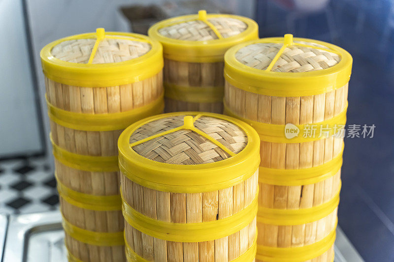 竹制蒸笼中的传统中国食物