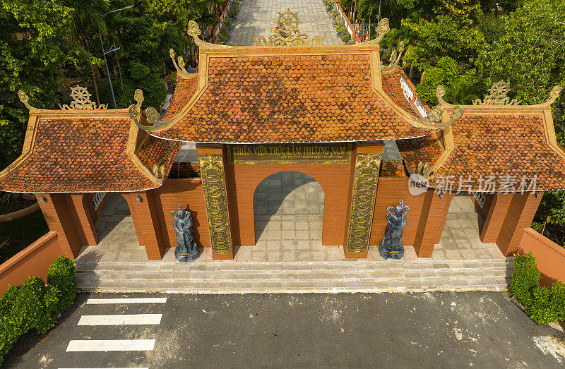 鸟瞰芹苴市芳南翠林(芹苴寺)