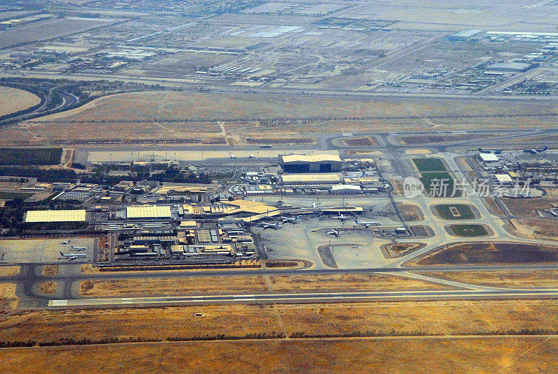 从空中俯瞰科威特国际机场