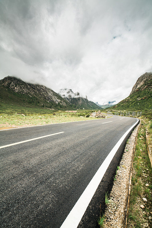 中国连宝业泽的山路