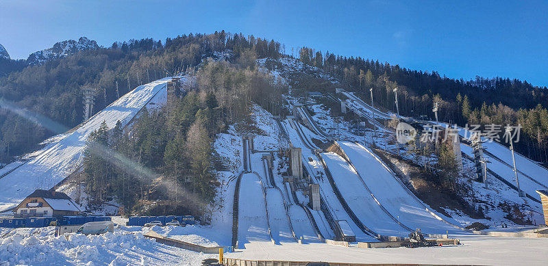 斯洛文尼亚冬季的普拉尼察滑雪跳台