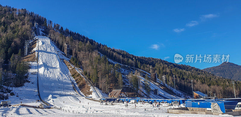 斯洛文尼亚冬季的普拉尼察滑雪跳台