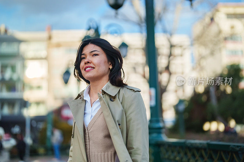 《一个亚洲女人在城里旅行》系列的一部分。