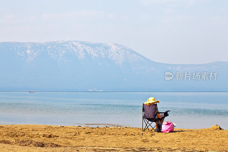 炎热的夏天在海滩上