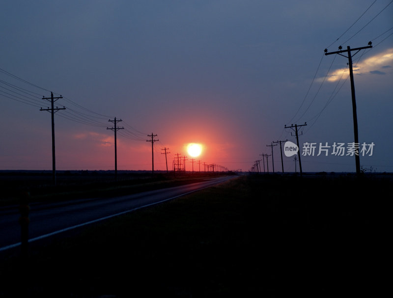 日落和电线杆