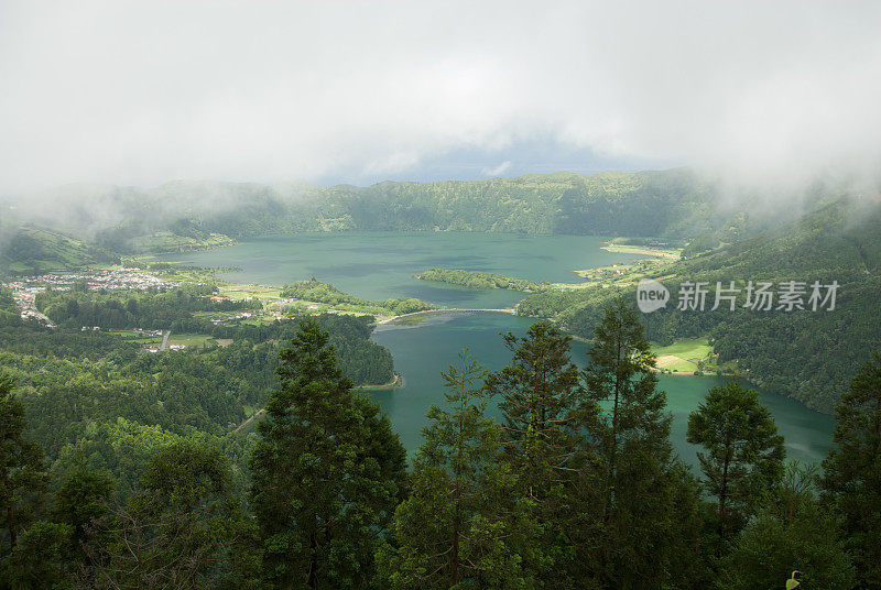 亚速尔群岛圣米格尔七城泻湖的景色