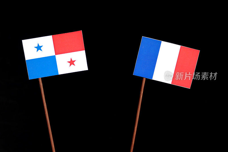 巴拿马国旗和法国国旗孤立在黑色背景
