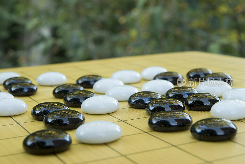 围棋，一种棋盘游戏