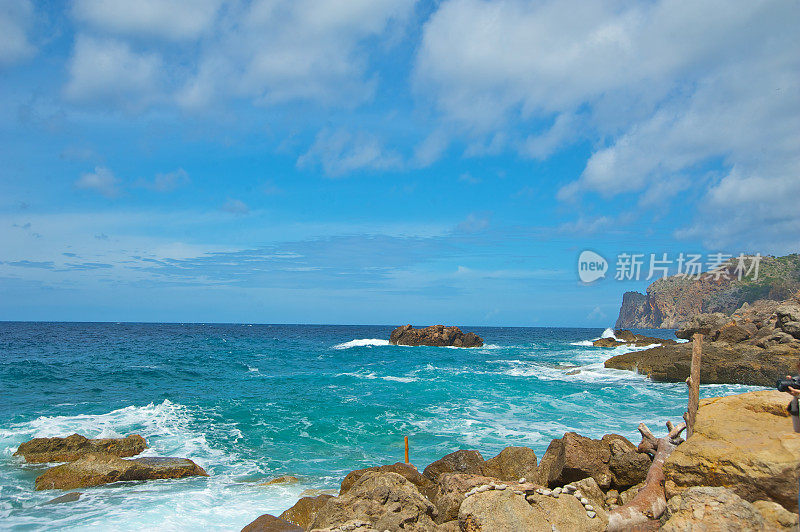 在马略卡岛的海滩上