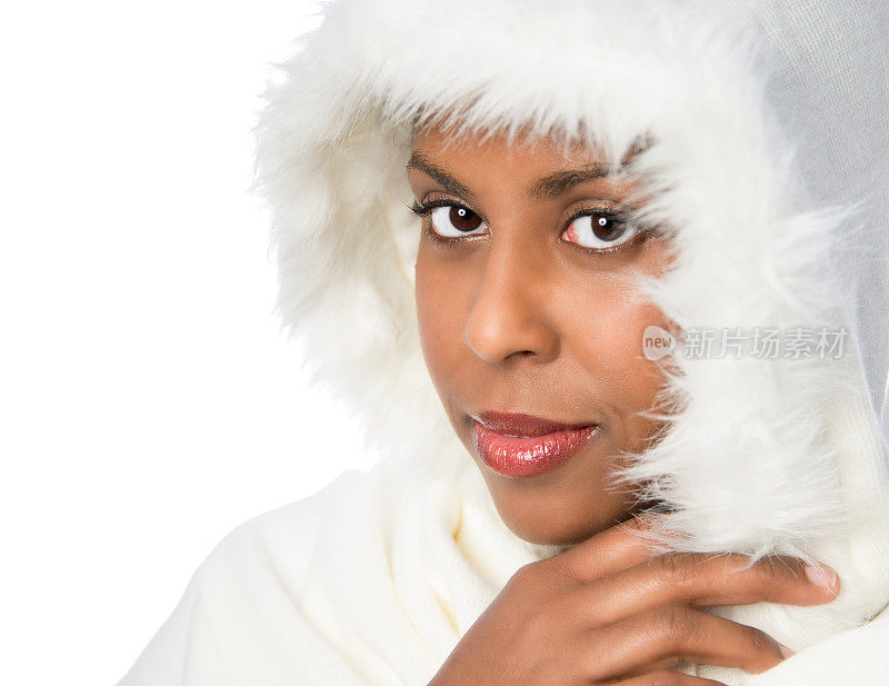 穿白衣的非裔美国妇女