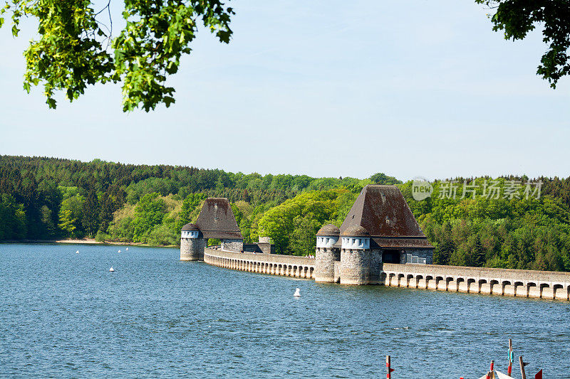 堤坝和湖Möhnesee