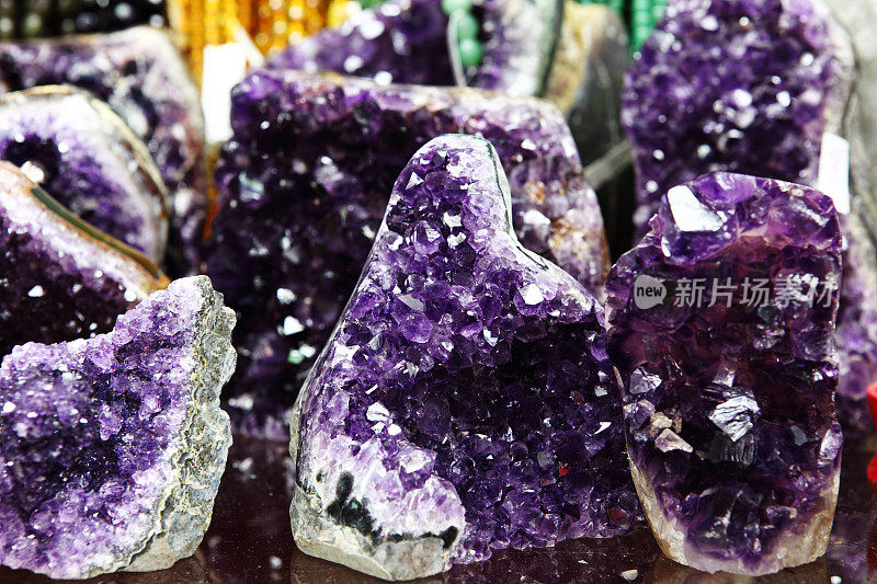 紫水晶半宝石粗切晶洞