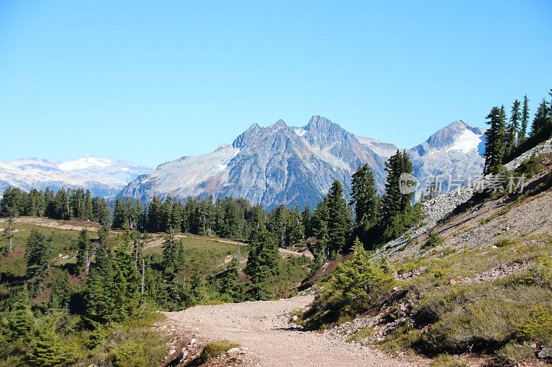 休闲山间的小路