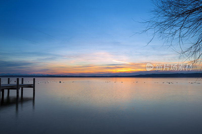 德国施塔恩贝格湖的日落