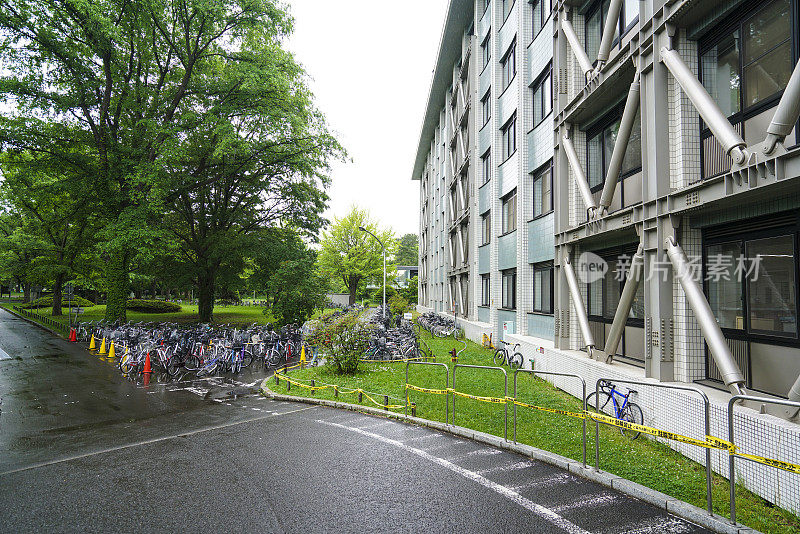 札幌北海道大学工程学院的自行车停放处