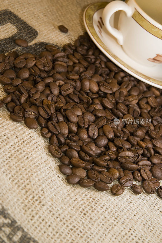 粗麻袋上的咖啡豆