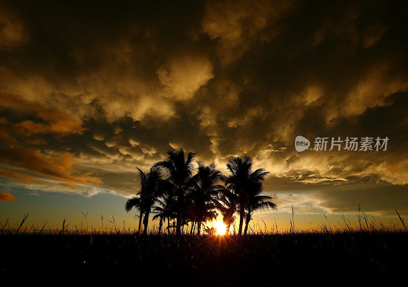 天堂里的暴风雨日落