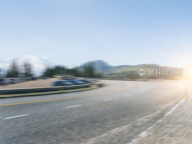 通往雷尼尔山的蜿蜒道路