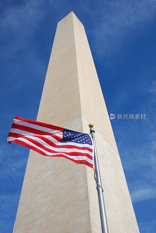 华盛顿纪念碑和美国国旗
