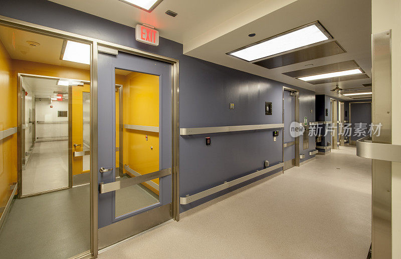 生物研究大楼有气闸的走廊