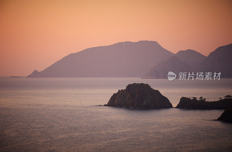 海上日出