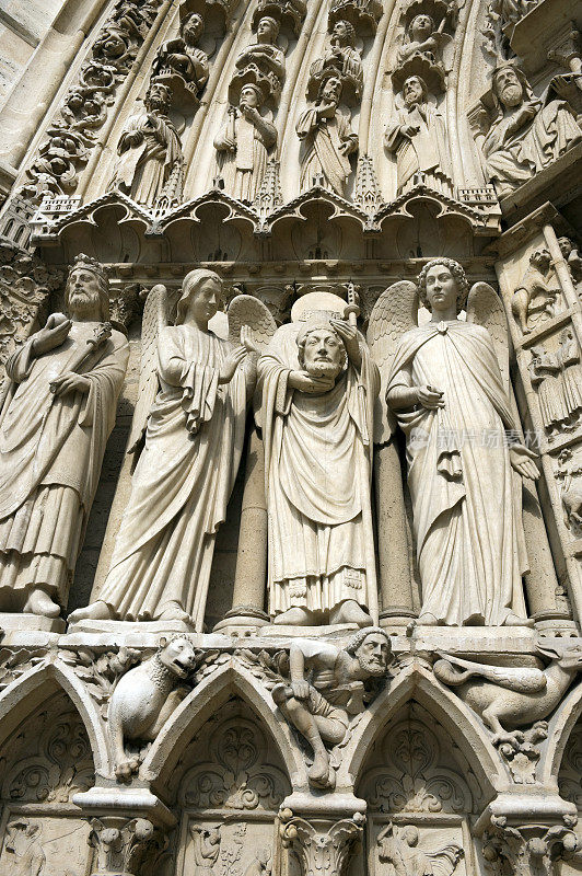 巴黎圣母院的雕塑