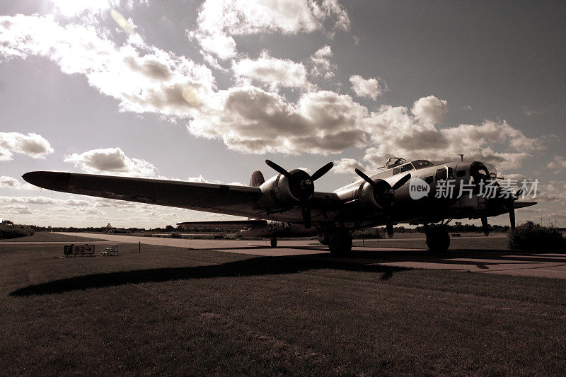 B-17G在太阳下